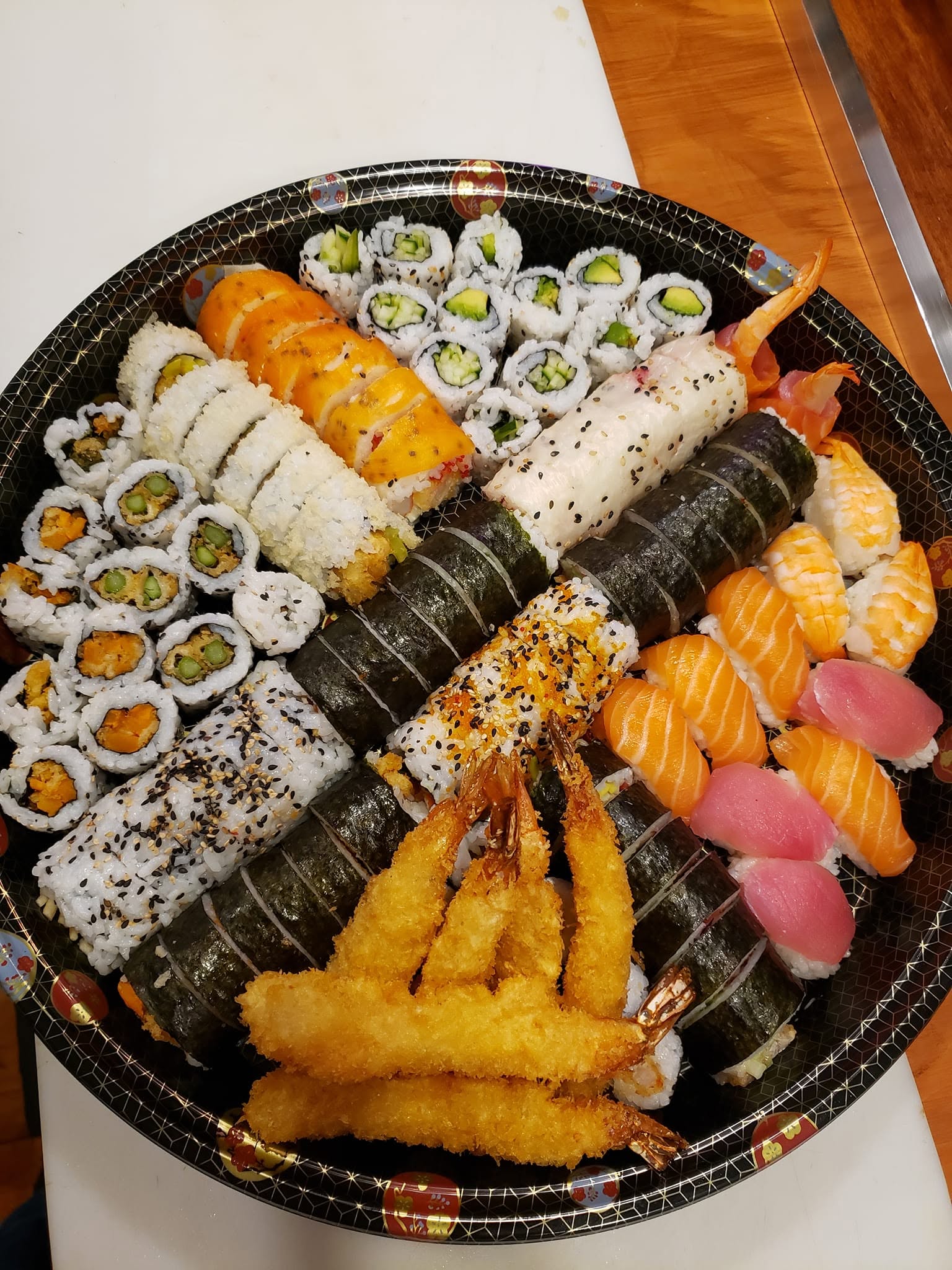 Grand plateau de sushi
